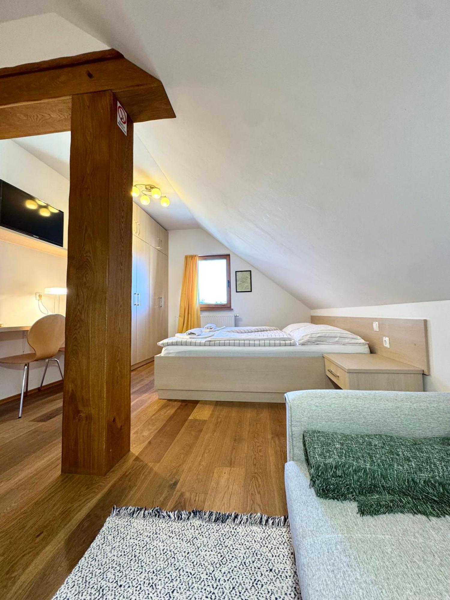 Guest House Domacija Krnc Hrib pri Hinjah エクステリア 写真
