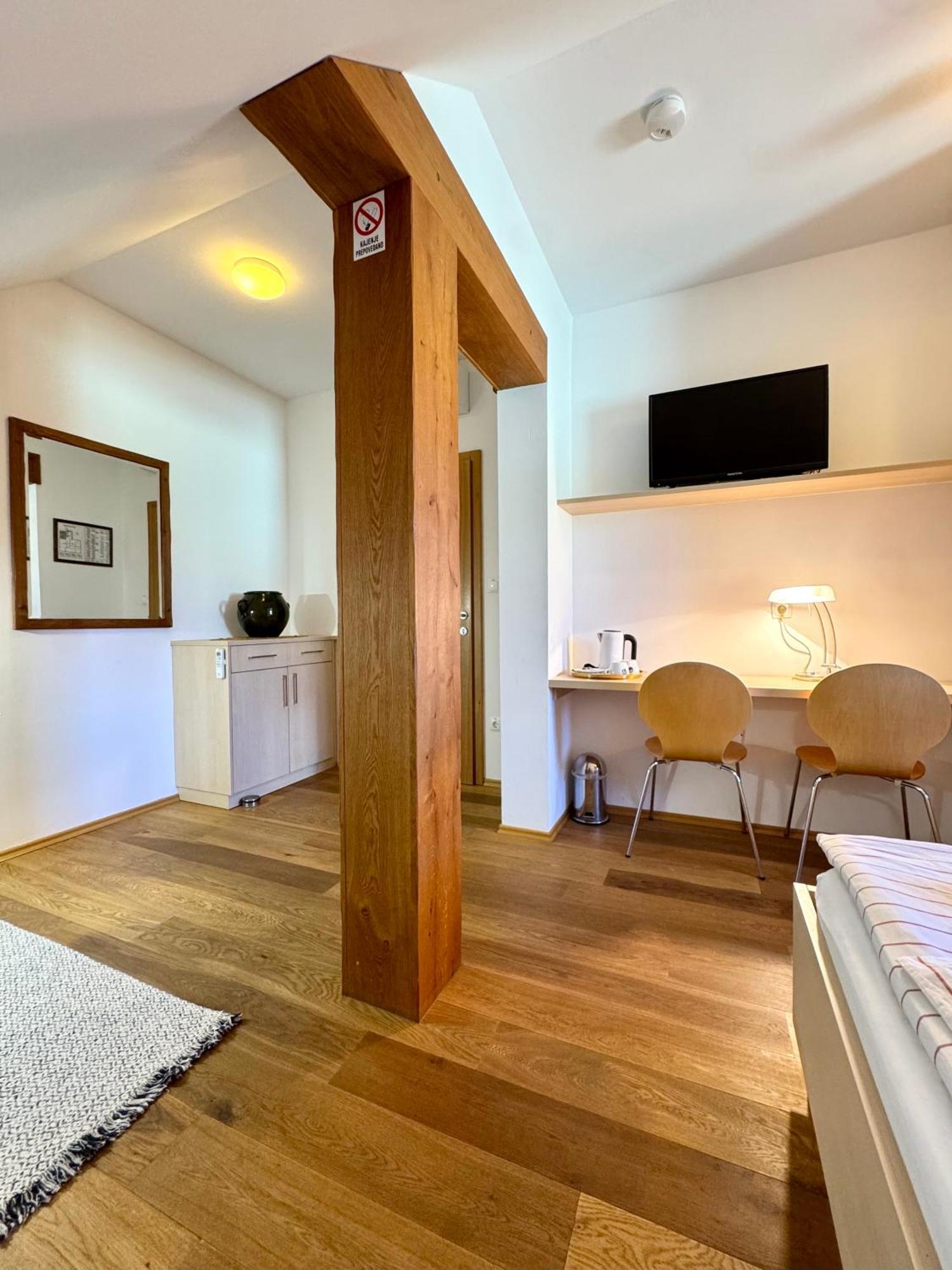 Guest House Domacija Krnc Hrib pri Hinjah エクステリア 写真