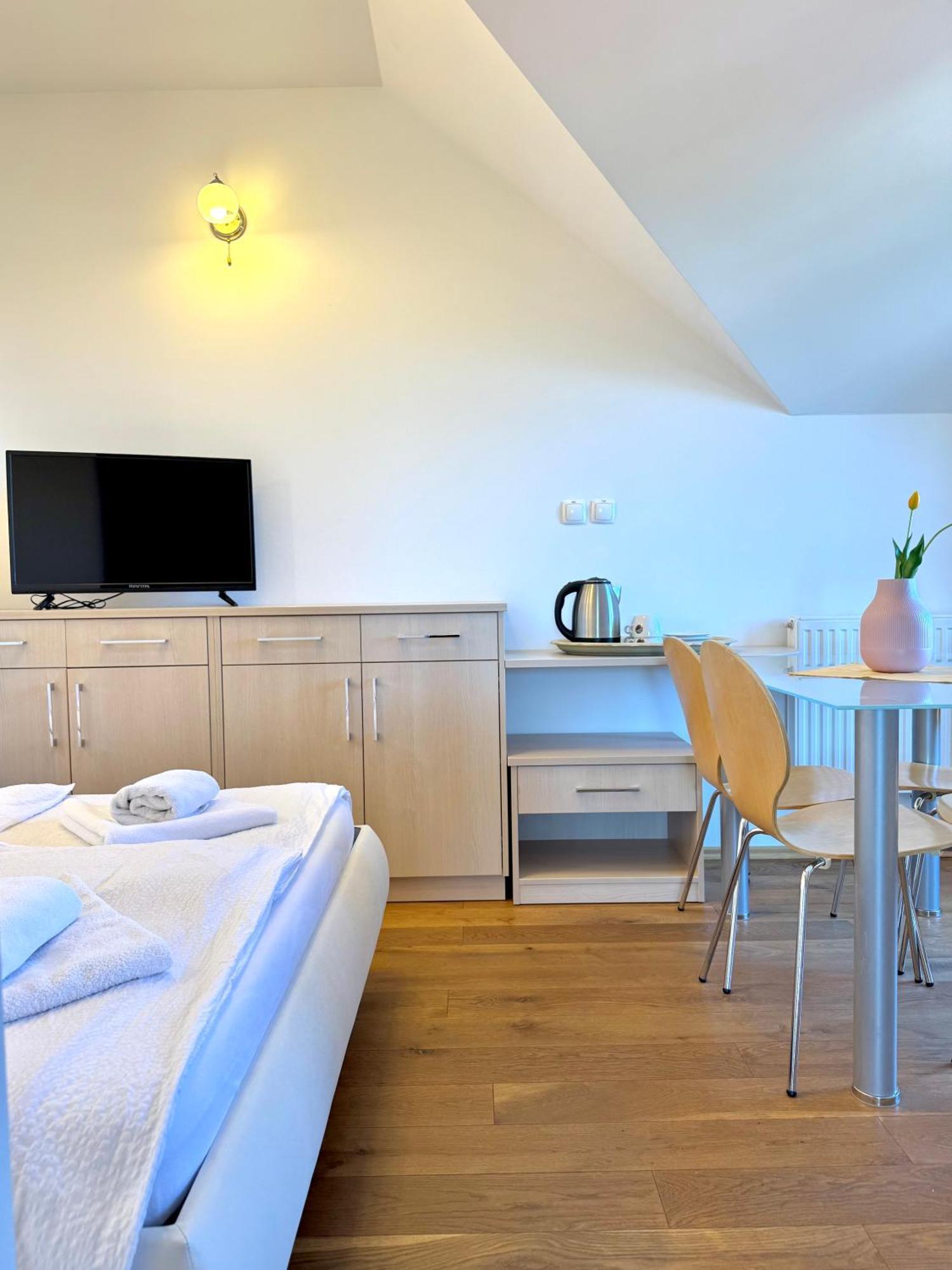 Guest House Domacija Krnc Hrib pri Hinjah エクステリア 写真