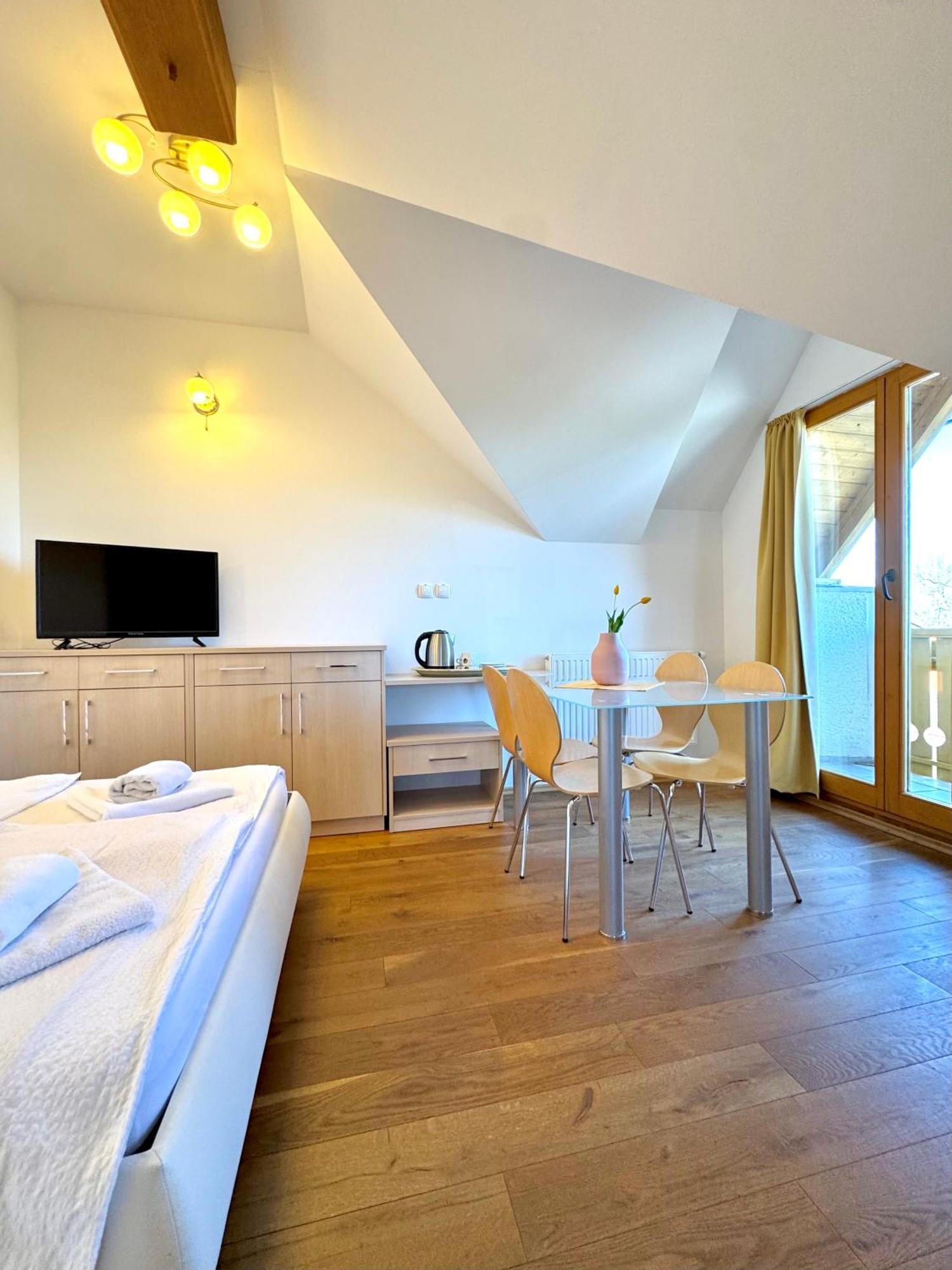 Guest House Domacija Krnc Hrib pri Hinjah エクステリア 写真