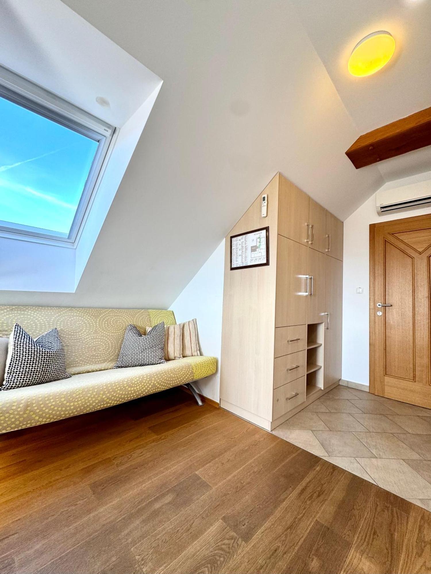 Guest House Domacija Krnc Hrib pri Hinjah エクステリア 写真